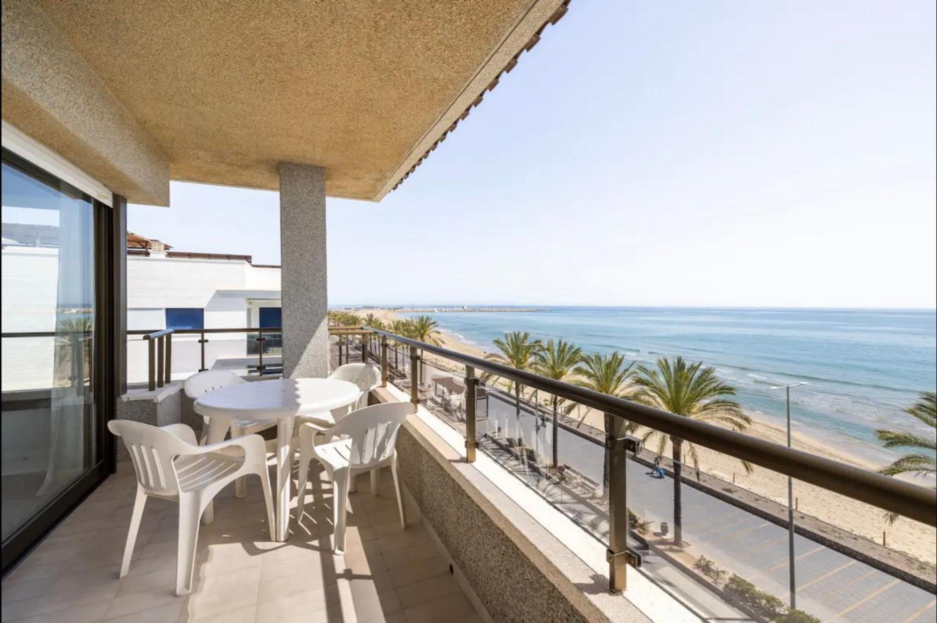 Beach Apartment In Calafell Ngoại thất bức ảnh